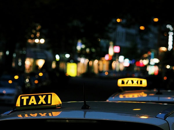 Airport taxi and rideshare scams you need to know about